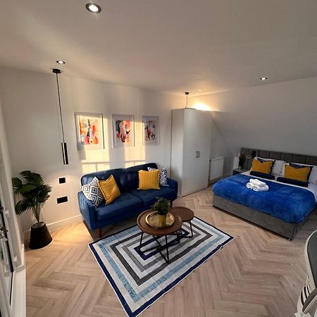 R5 - Luxury Private Ensuite Self-Contained Room - Newly Renovated Halesowen Exterior photo