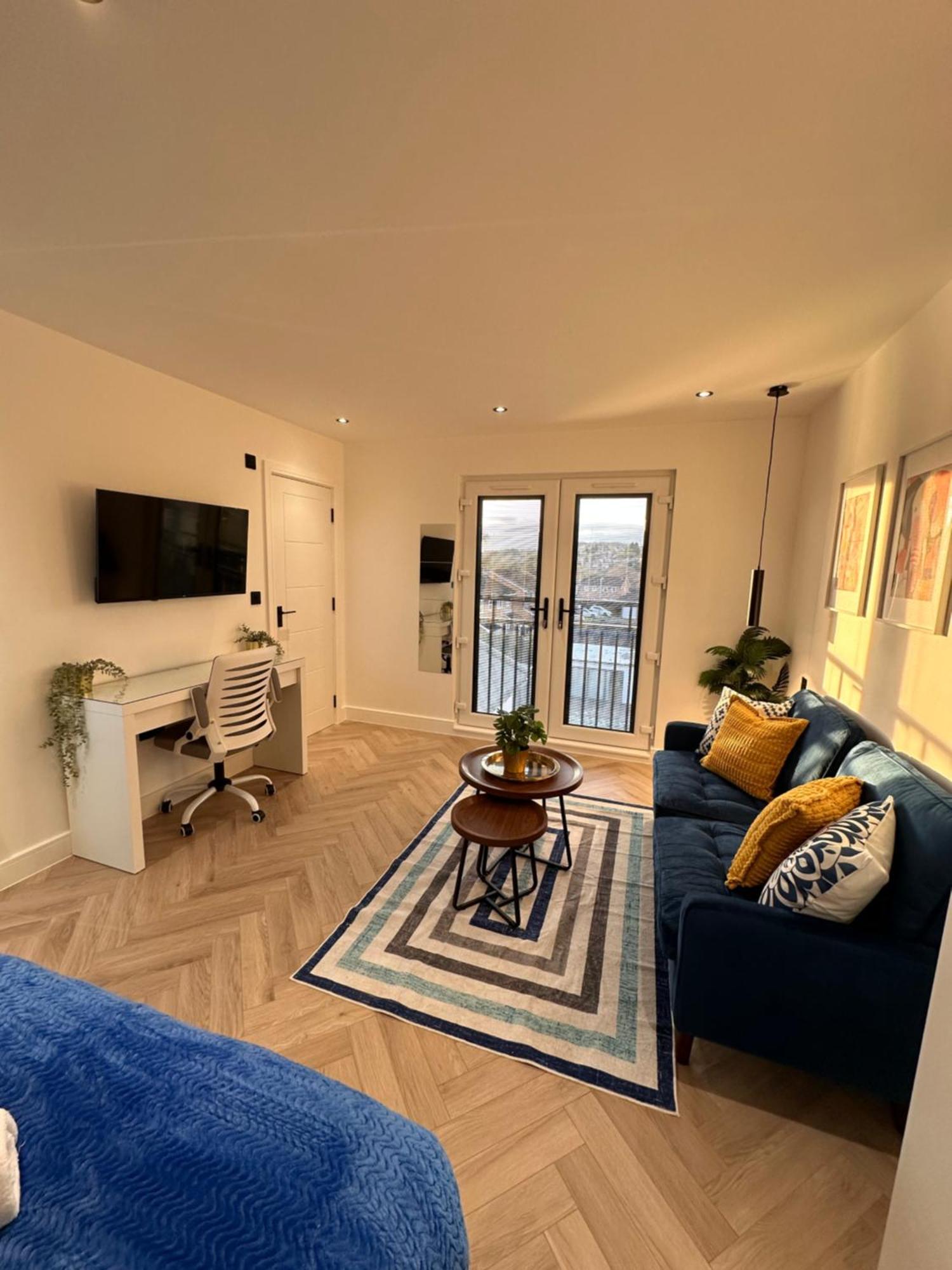 R5 - Luxury Private Ensuite Self-Contained Room - Newly Renovated Halesowen Exterior photo