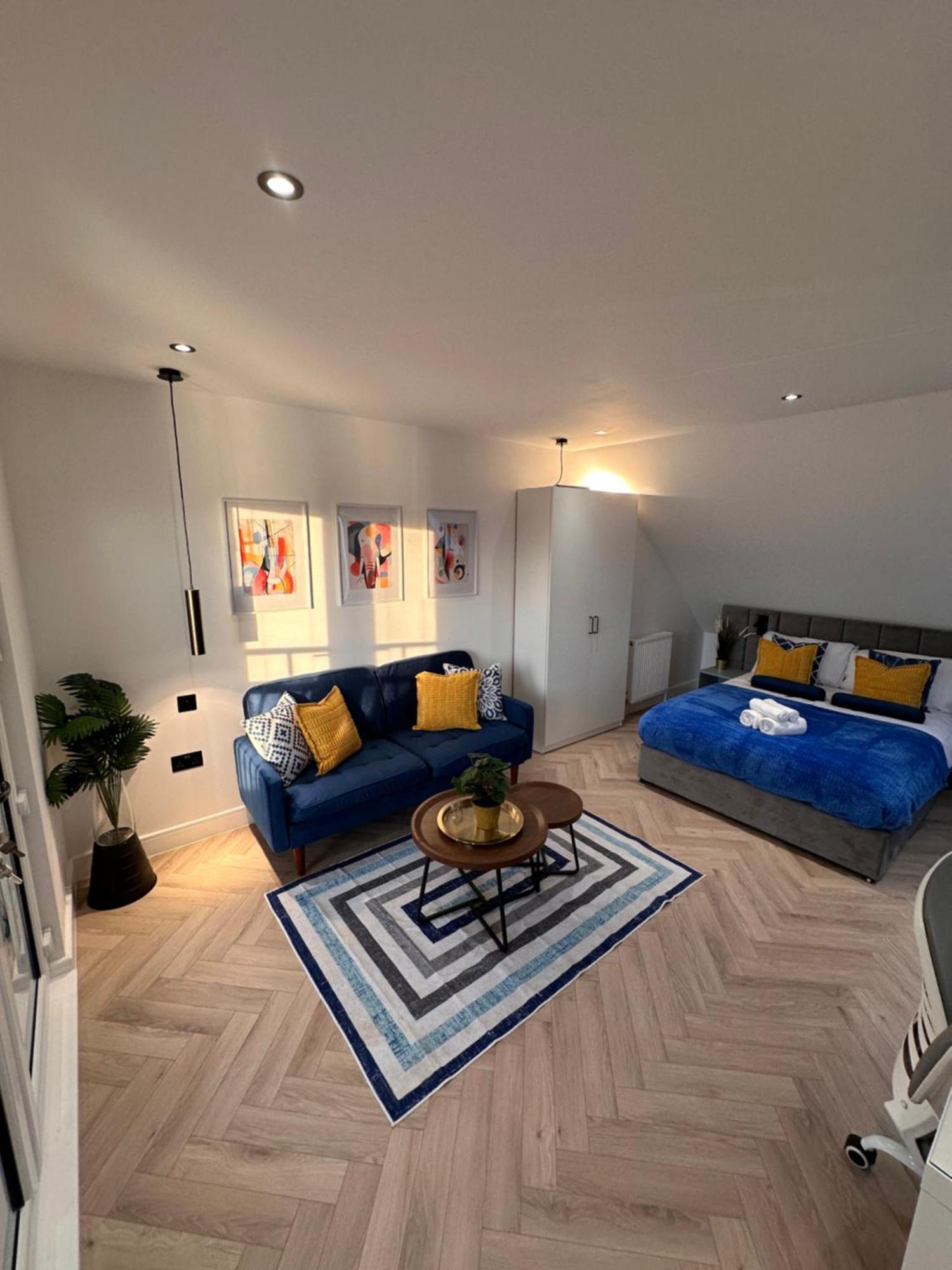 R5 - Luxury Private Ensuite Self-Contained Room - Newly Renovated Halesowen Exterior photo