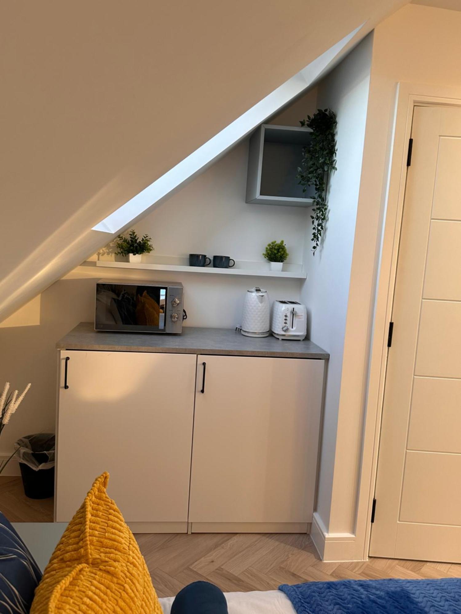 R5 - Luxury Private Ensuite Self-Contained Room - Newly Renovated Halesowen Exterior photo