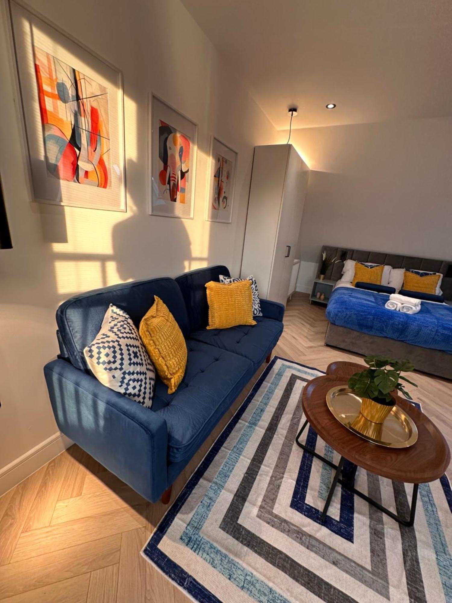 R5 - Luxury Private Ensuite Self-Contained Room - Newly Renovated Halesowen Exterior photo